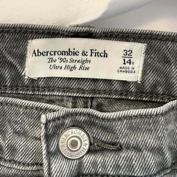BNWT Abercrombie Ultra High Rise 90s Straight Jeans - Grey - Picture 4 of 5